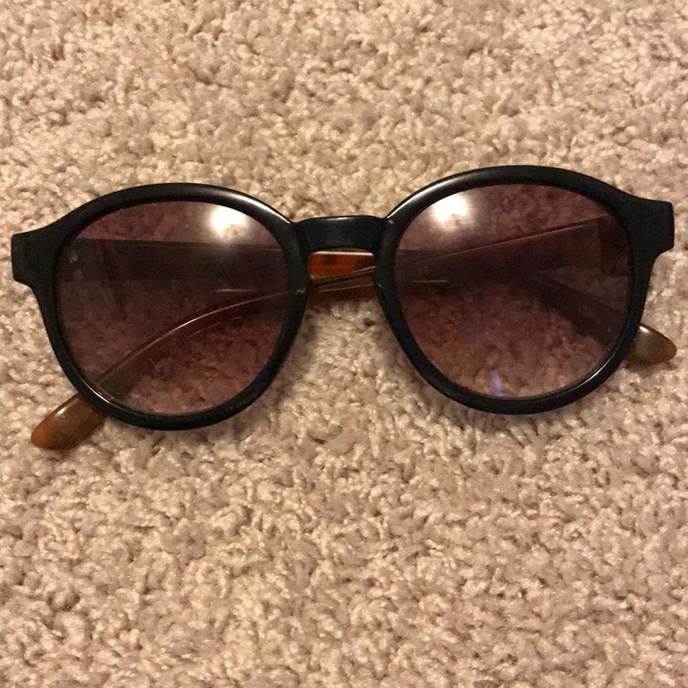 Sunglasses 💥B2G1 free